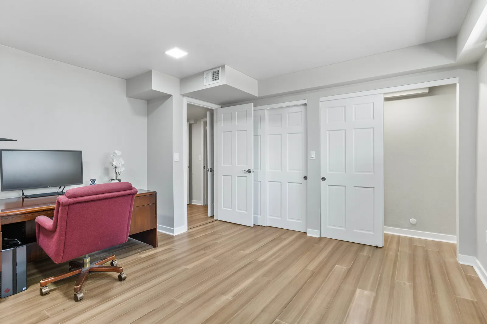 Basement bedroom with closets and egress window, Centennial CO